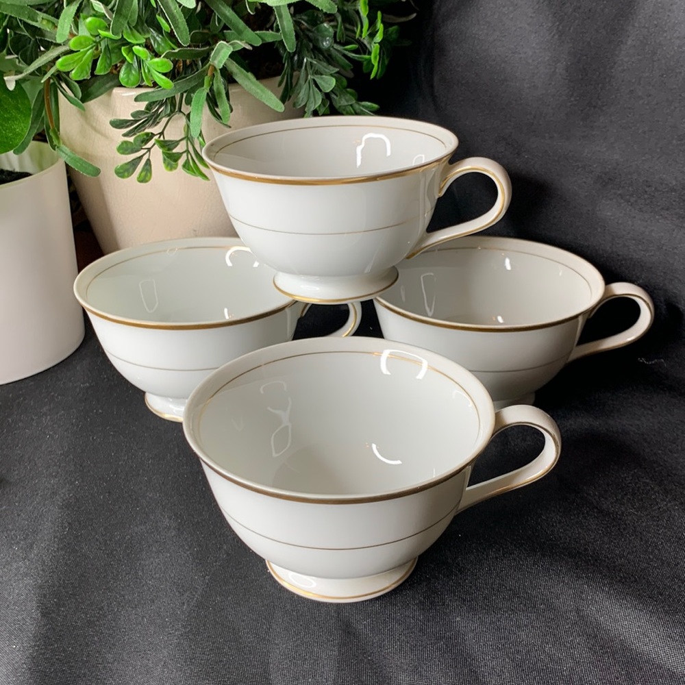 Circa 1963 Harmony House Golden Melody tea / coffee cups made in Japan